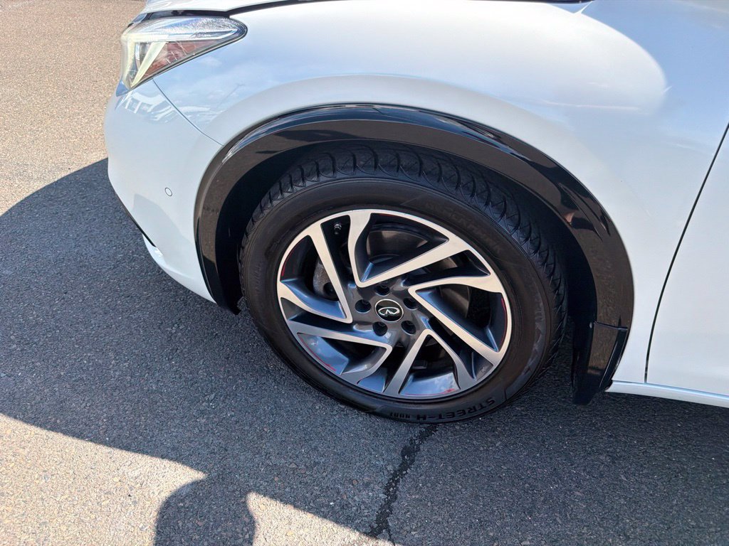 Used 2017 INFINITI QX30 Premium w/ Technology Package FWD image 30