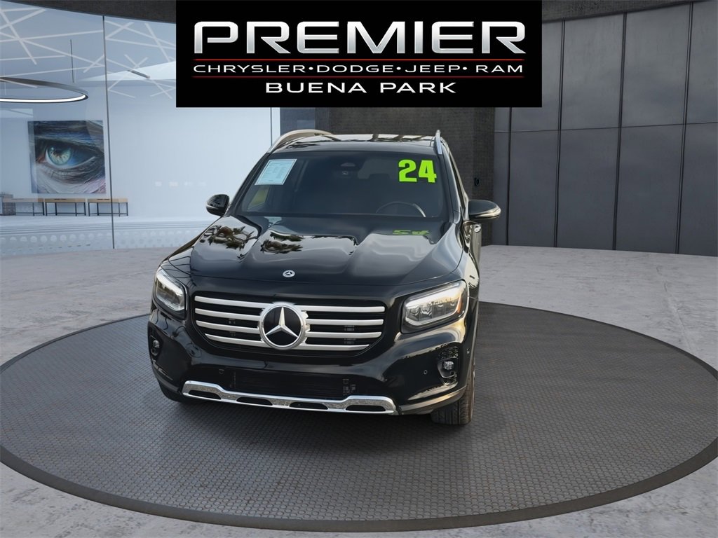 Used 2024 Mercedes-Benz GLB 250 4MATIC w/ Exclusive Package image 3