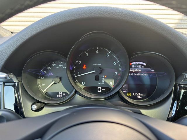 Certified 2026 Porsche Macan AWD/4WD image 17