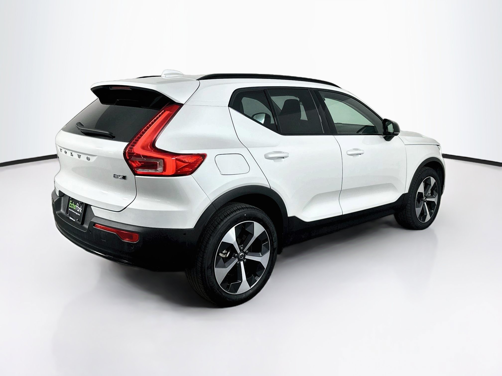 Used 2026 Volvo XC40 B5 Plus AWD/4WD image 9