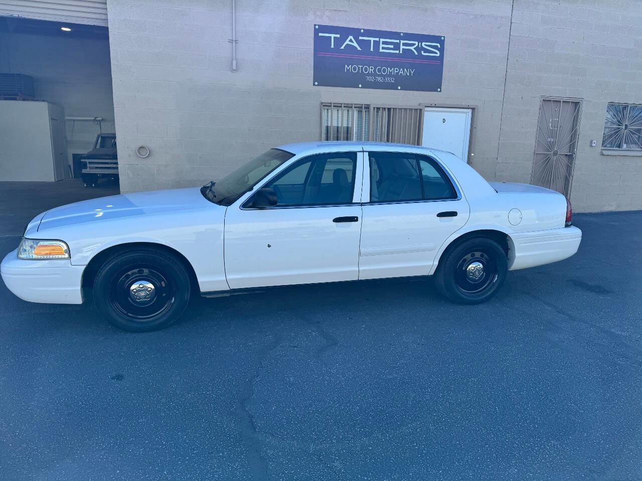 Used 2006 Ford Crown Victoria Police Interceptor image 4