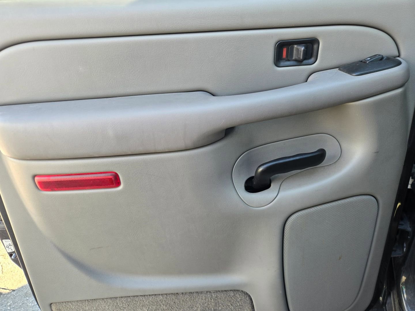 Used 2005 Chevrolet Avalanche LT w/ Preferred Equipment Group RWD image 12