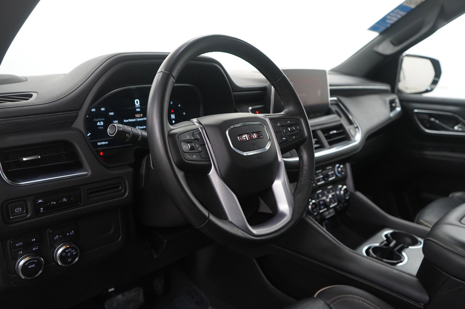 Used 2023 GMC Yukon XL SLT image 18