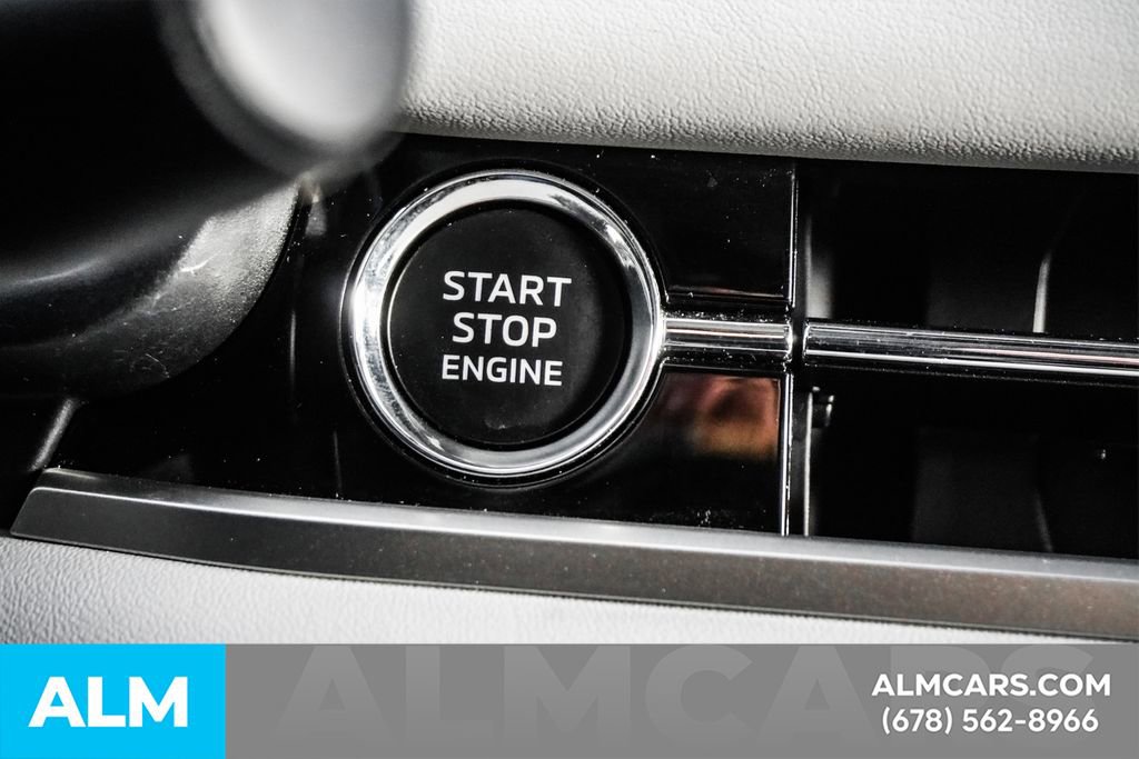 Used 2025 Mitsubishi Outlander SE image 28