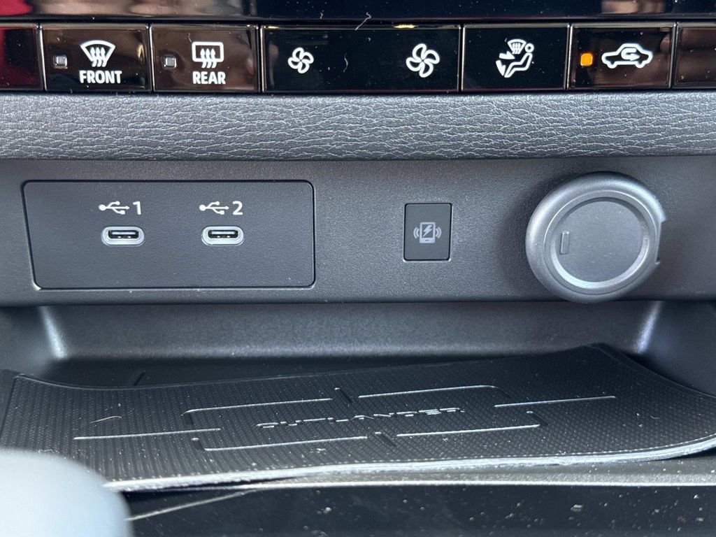 New 2025 Mitsubishi Outlander SE image 30