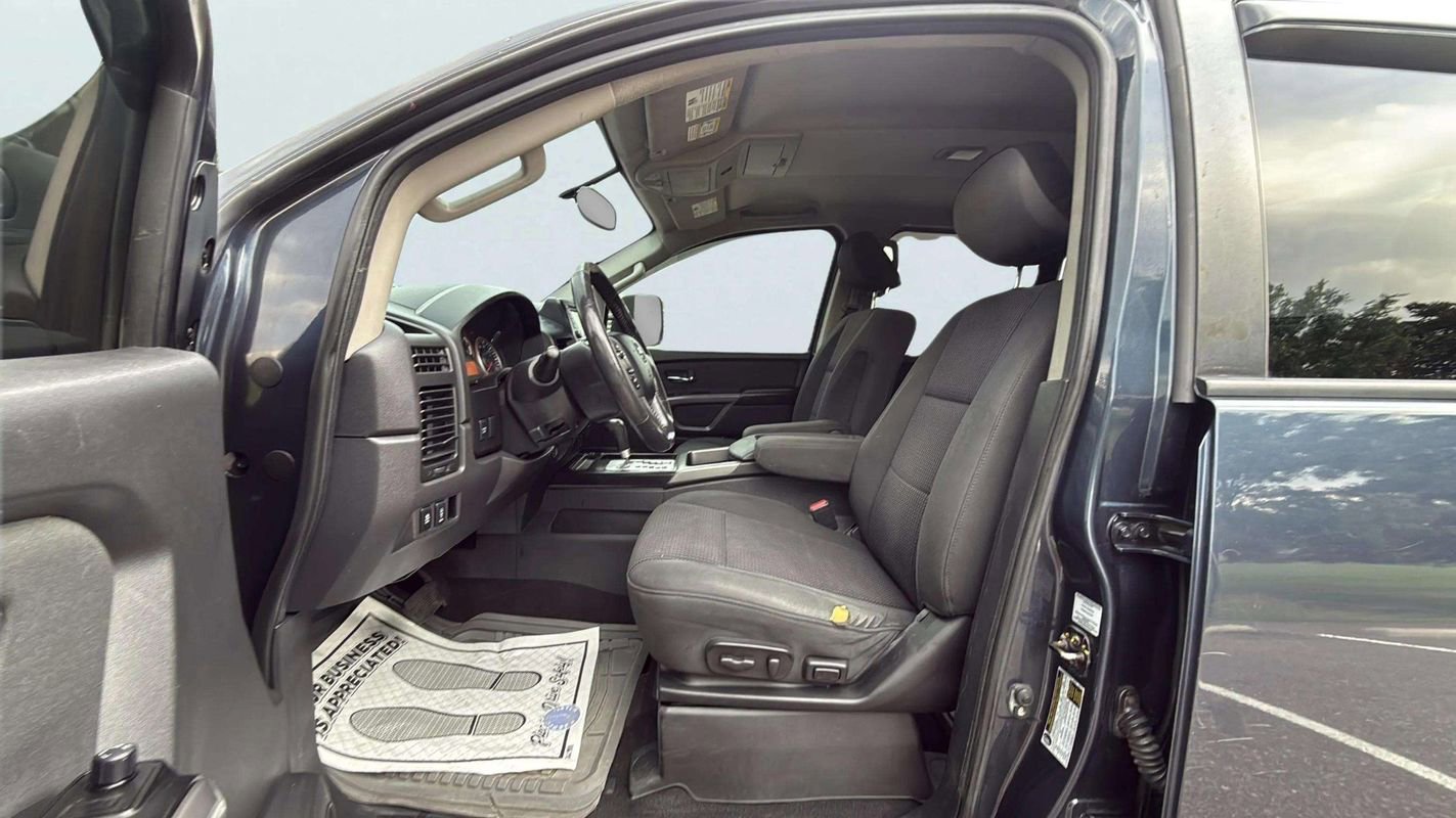 Used 2015 Nissan Titan SV w/ SV Value Truck Package image 11