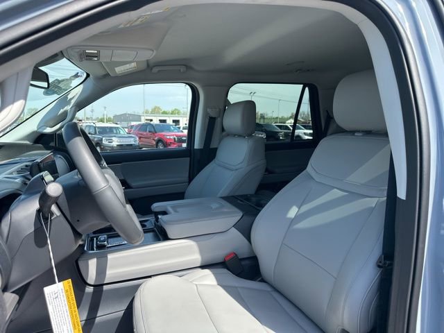 Used 2026 Ford Expedition Active image 41