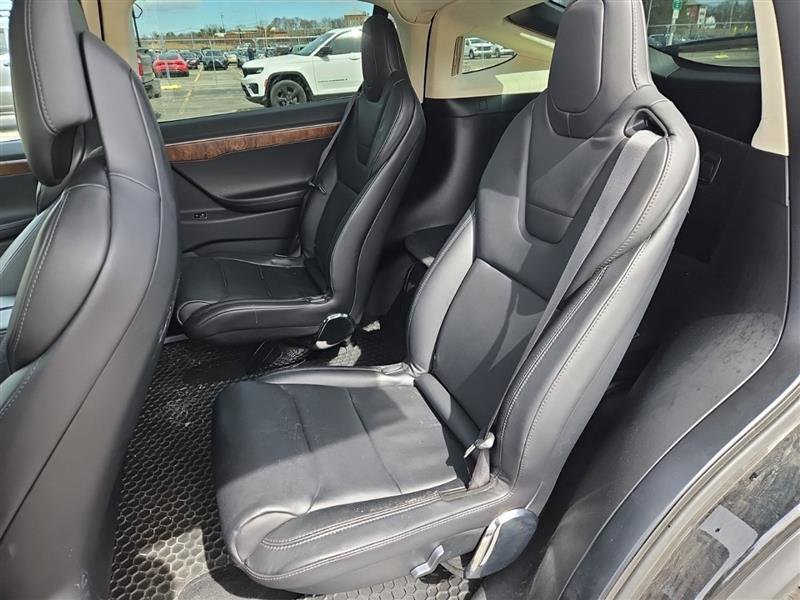 Used 2017 Tesla Model X 75D image 10
