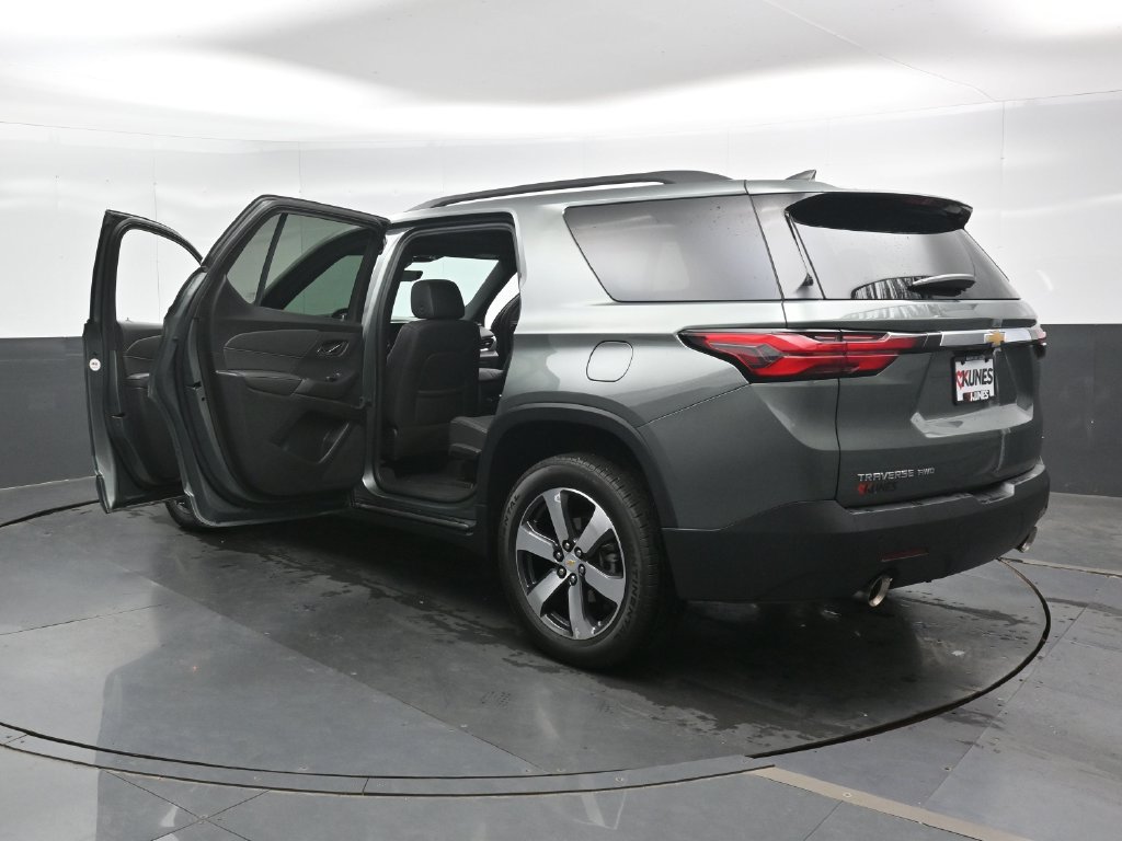 Used 2022 Chevrolet Traverse LT w/ LT Premium Package AWD/4WD image 50