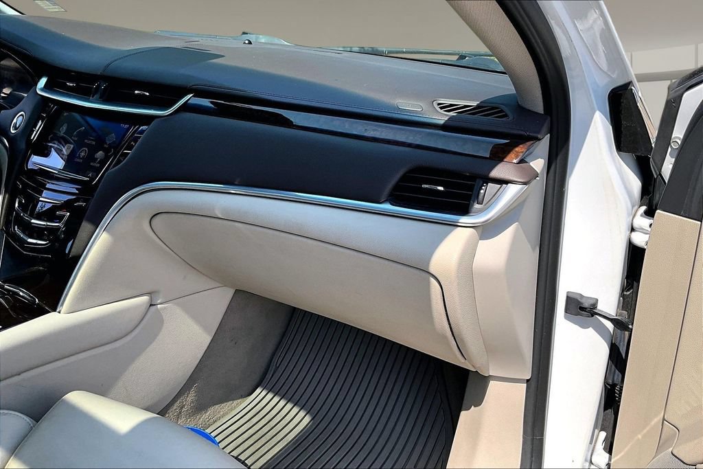 Used 2016 Cadillac XTS Premium FWD image 16