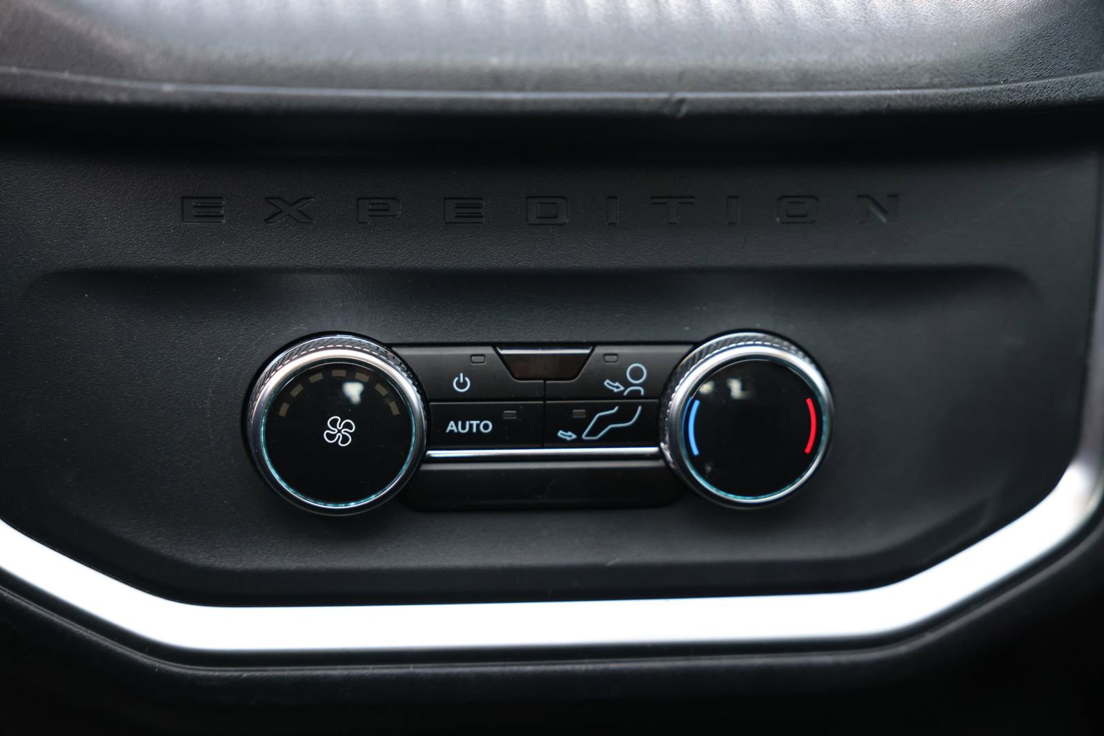 Certified 2025 Ford Expedition Active image 31