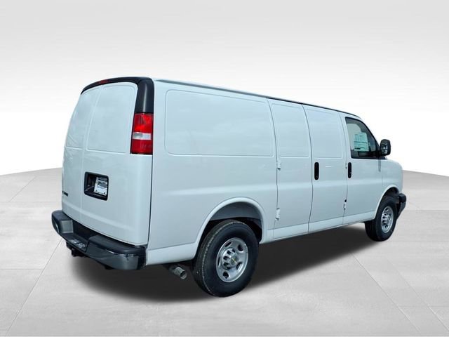 New 2026 Chevrolet Express 2500 image 3