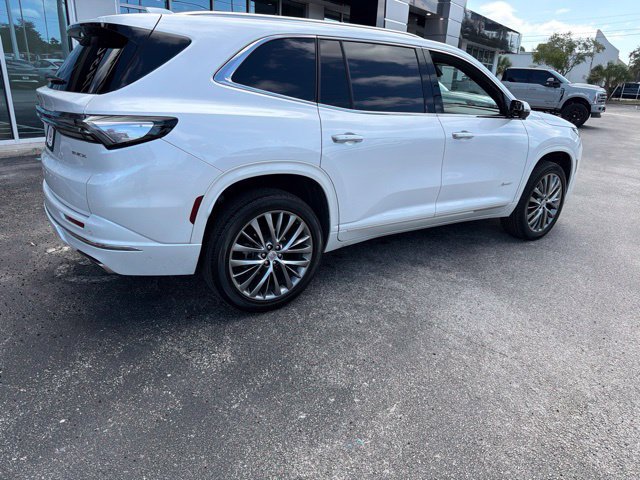 Used 2025 Buick Enclave Avenir FWD image 7