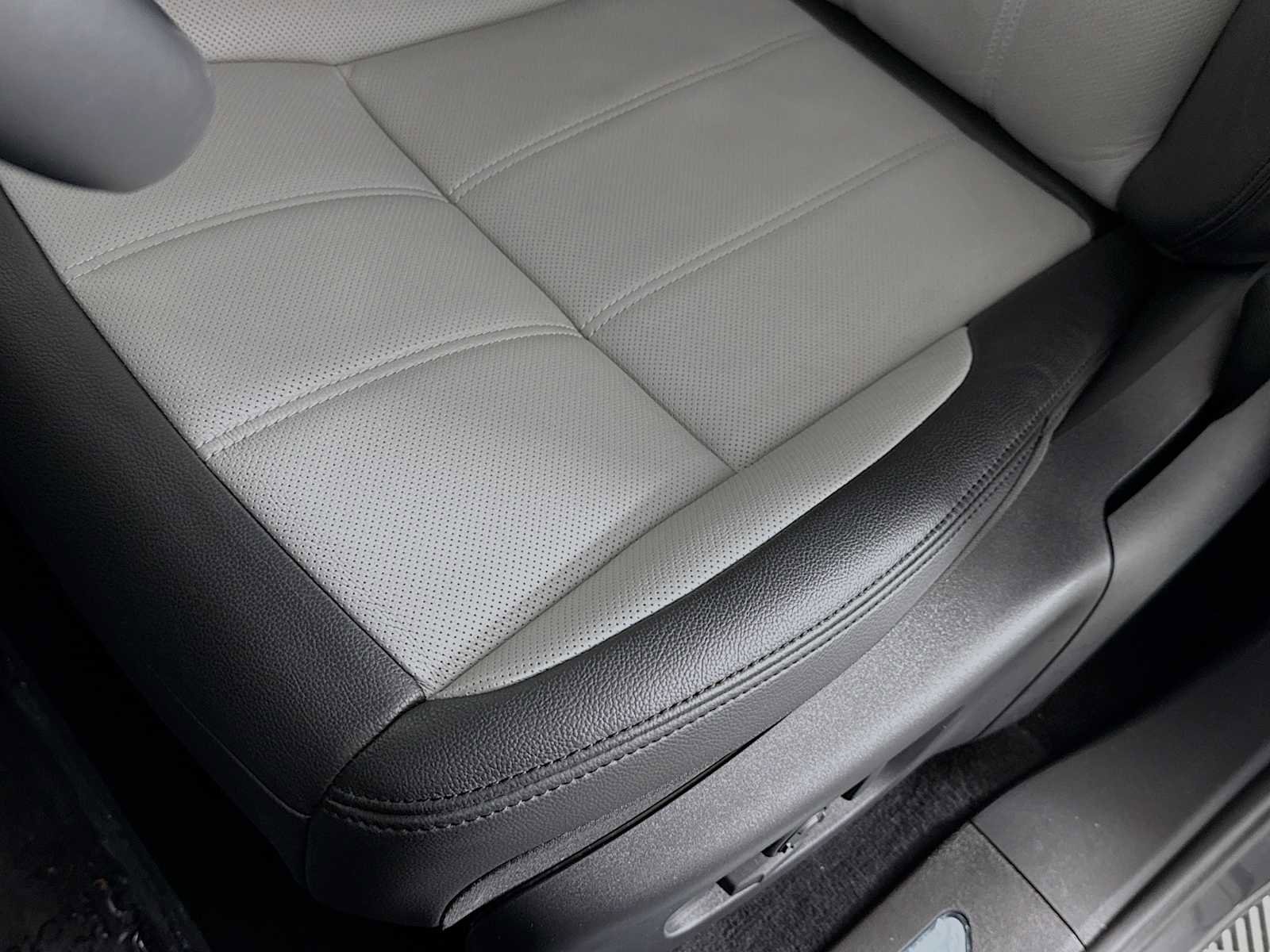 Used 2025 Land Rover Range Rover Evoque Dynamic SE AWD/4WD image 20