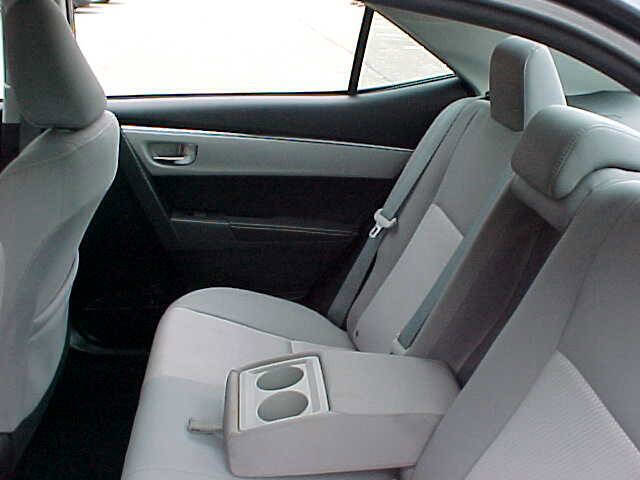 Used 2015 Toyota Corolla LE image 9