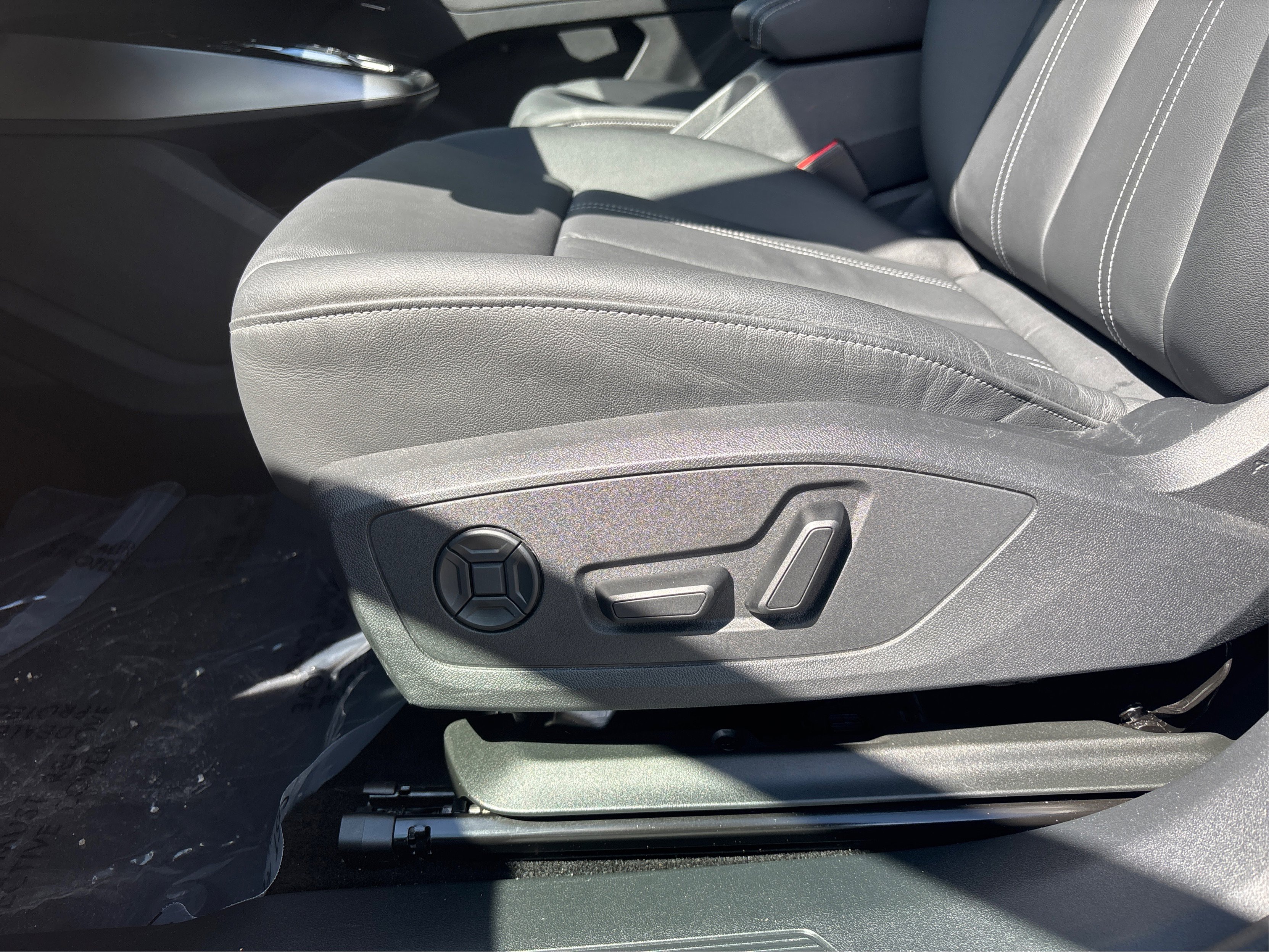 Used 2025 Audi Q4 e-tron Premium Plus image 23