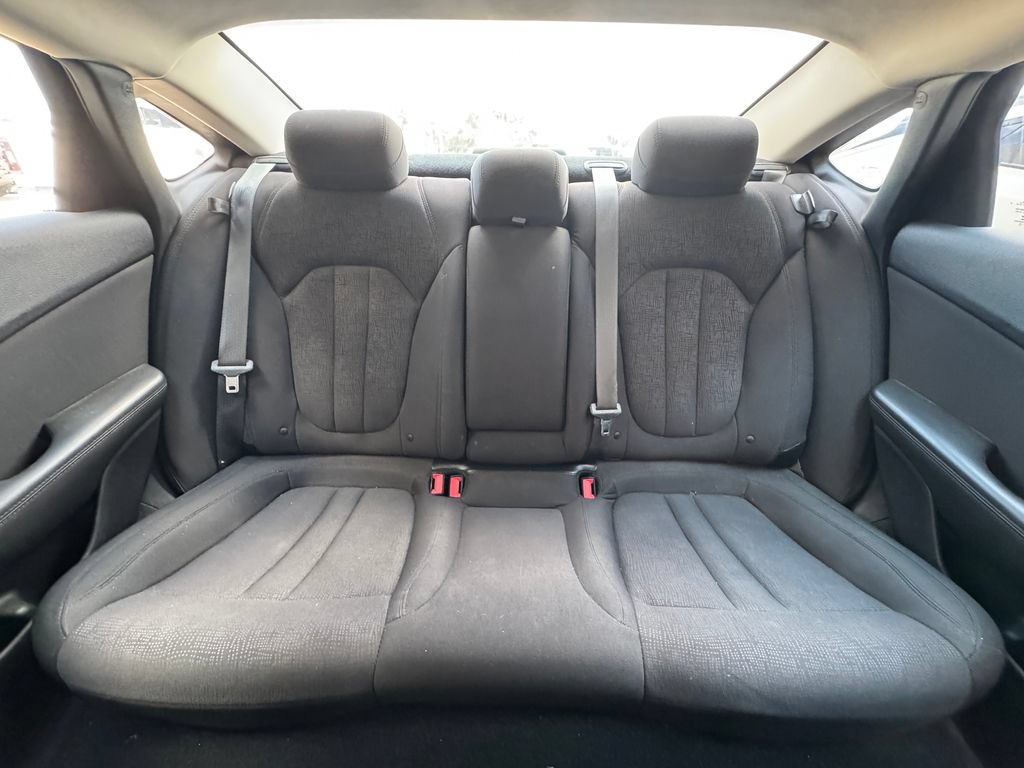 Used 2015 Chrysler 200 Limited FWD image 28