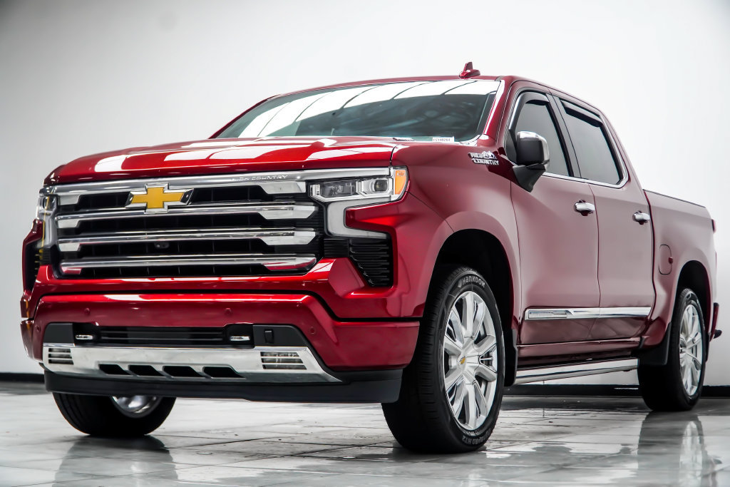 Used 2023 Chevrolet Silverado 1500 High Country w/ Technology Package AWD/4WD image 12