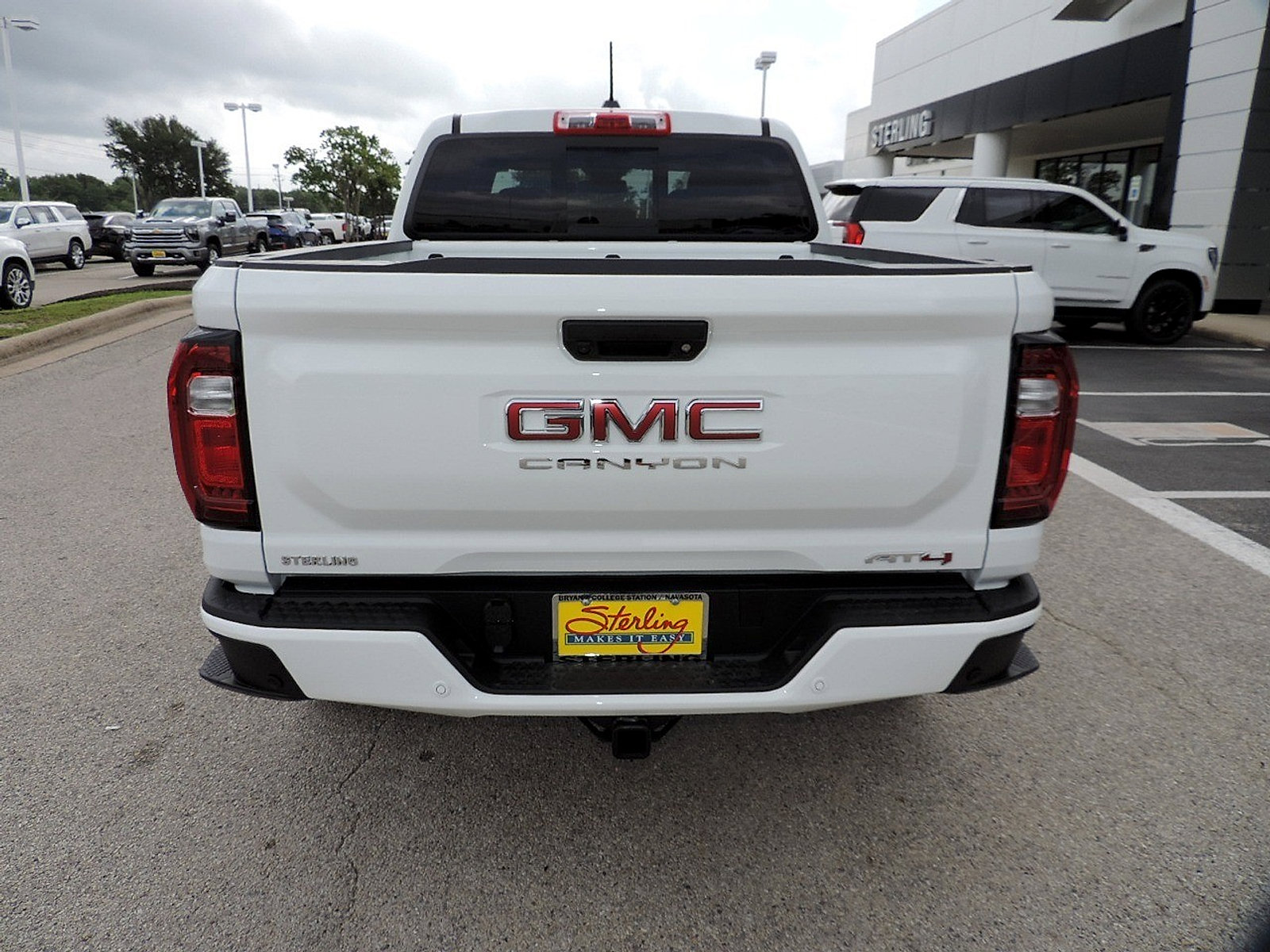 New 2026 GMC Canyon AT4 w/ AT4 Premium Package AWD/4WD image 6
