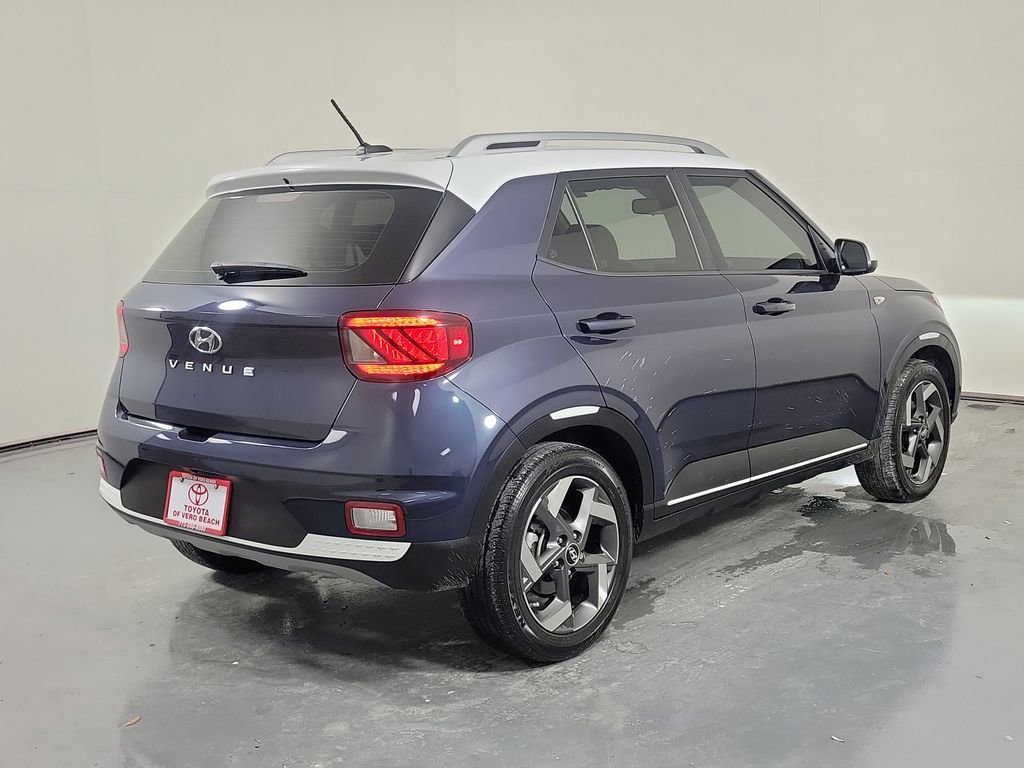 Used 2024 Hyundai Venue Limited FWD image 5