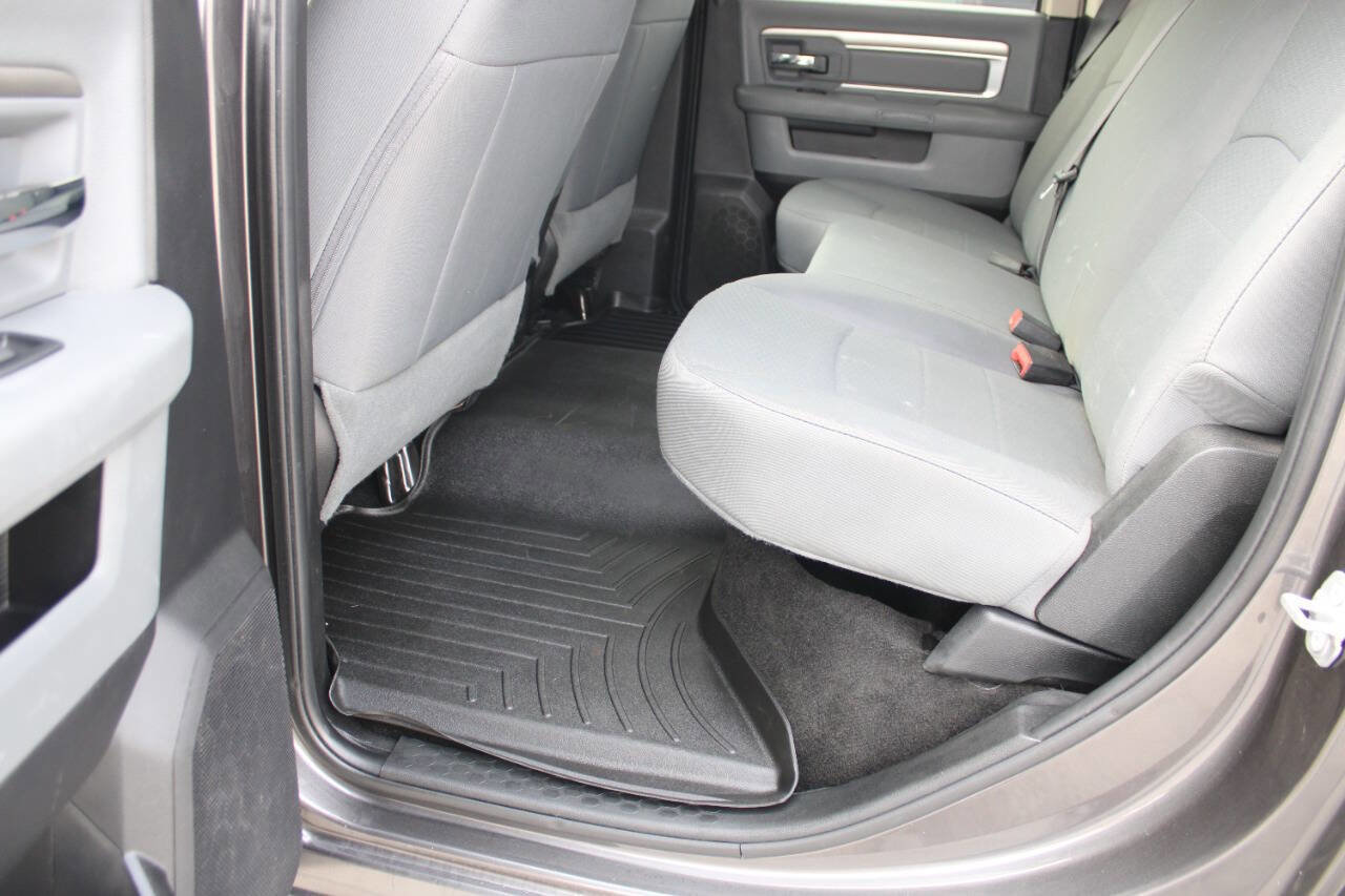 Used 2017 RAM 3500 SLT w/ Luxury Group image 33