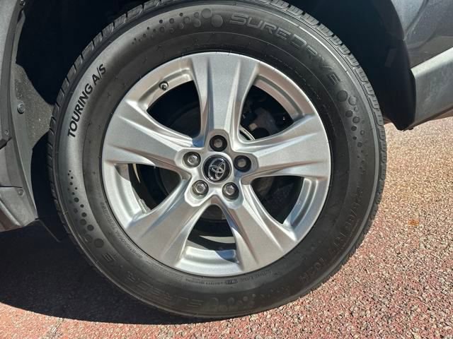 Used 2019 Toyota RAV4 LE w/ Carpet Mat Package image 27