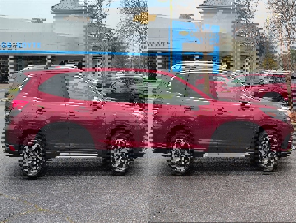 Used 2023 Subaru Forester Touring image 2