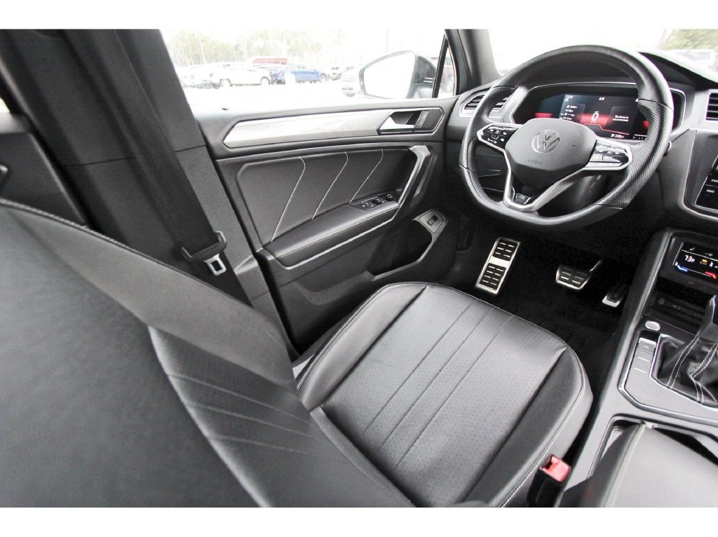 Used 2022 Volkswagen Tiguan SE R-Line FWD image 11