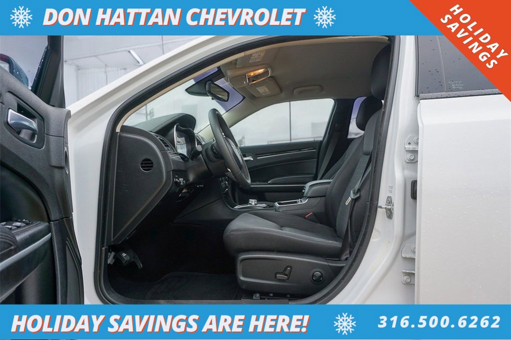 Used 2023 Chrysler 300 Touring w/ Sport Appearance Package image 3