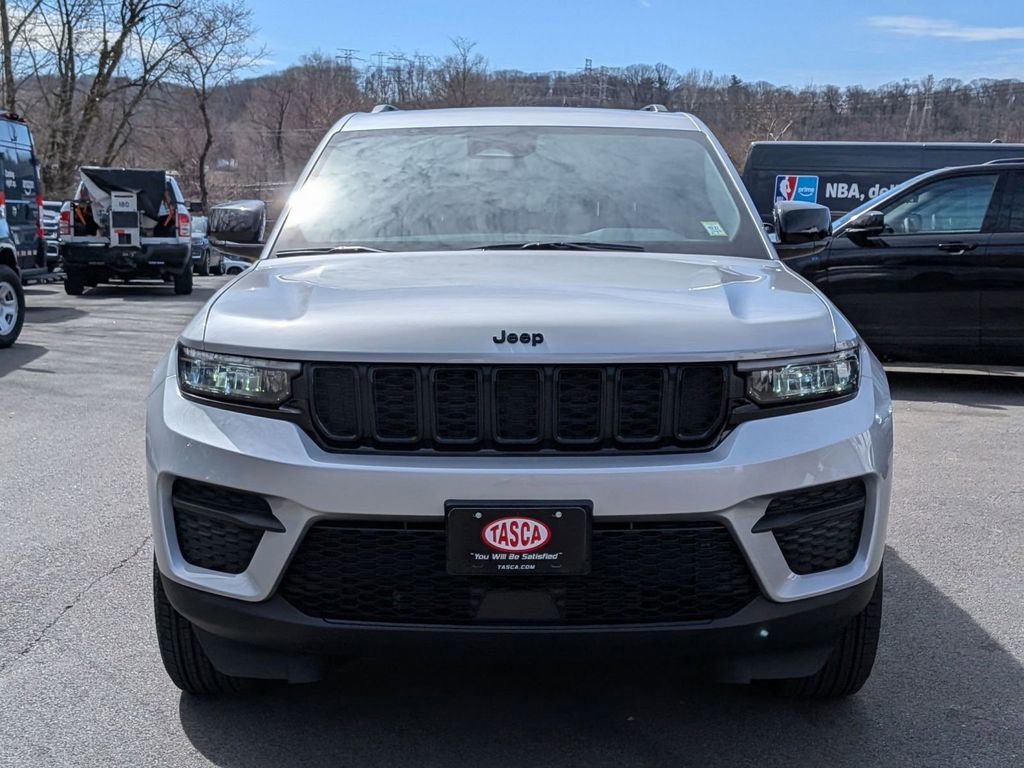 Used 2025 Jeep Grand Cherokee Altitude image 10