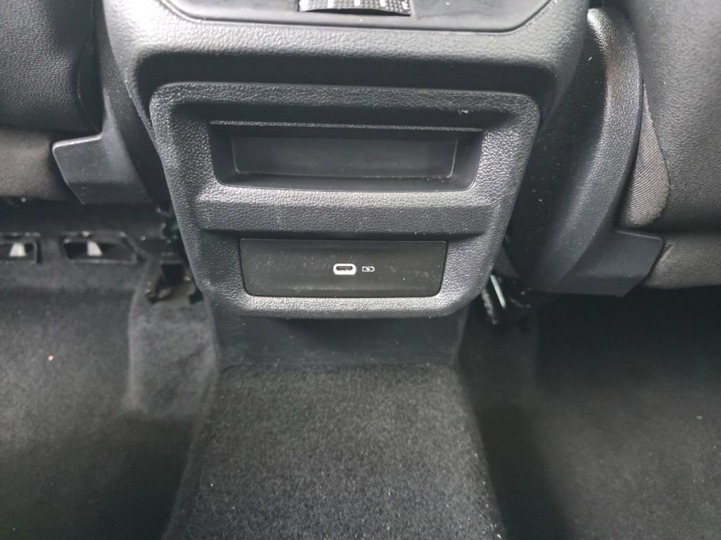 Used 2024 Volkswagen Taos SE image 16