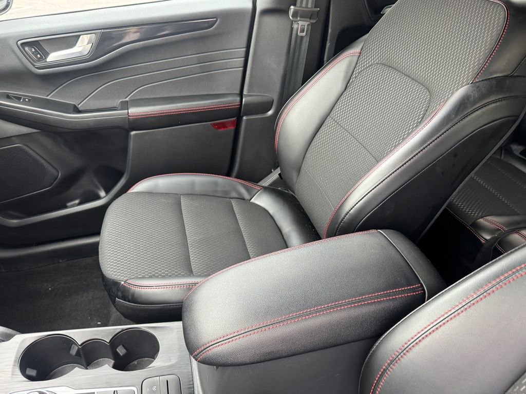 Used 2025 Ford Escape ST-Line image 7
