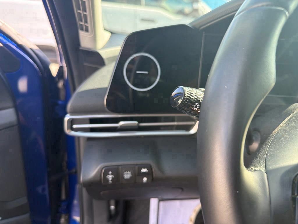 Used 2023 Hyundai Elantra Limited FWD image 21
