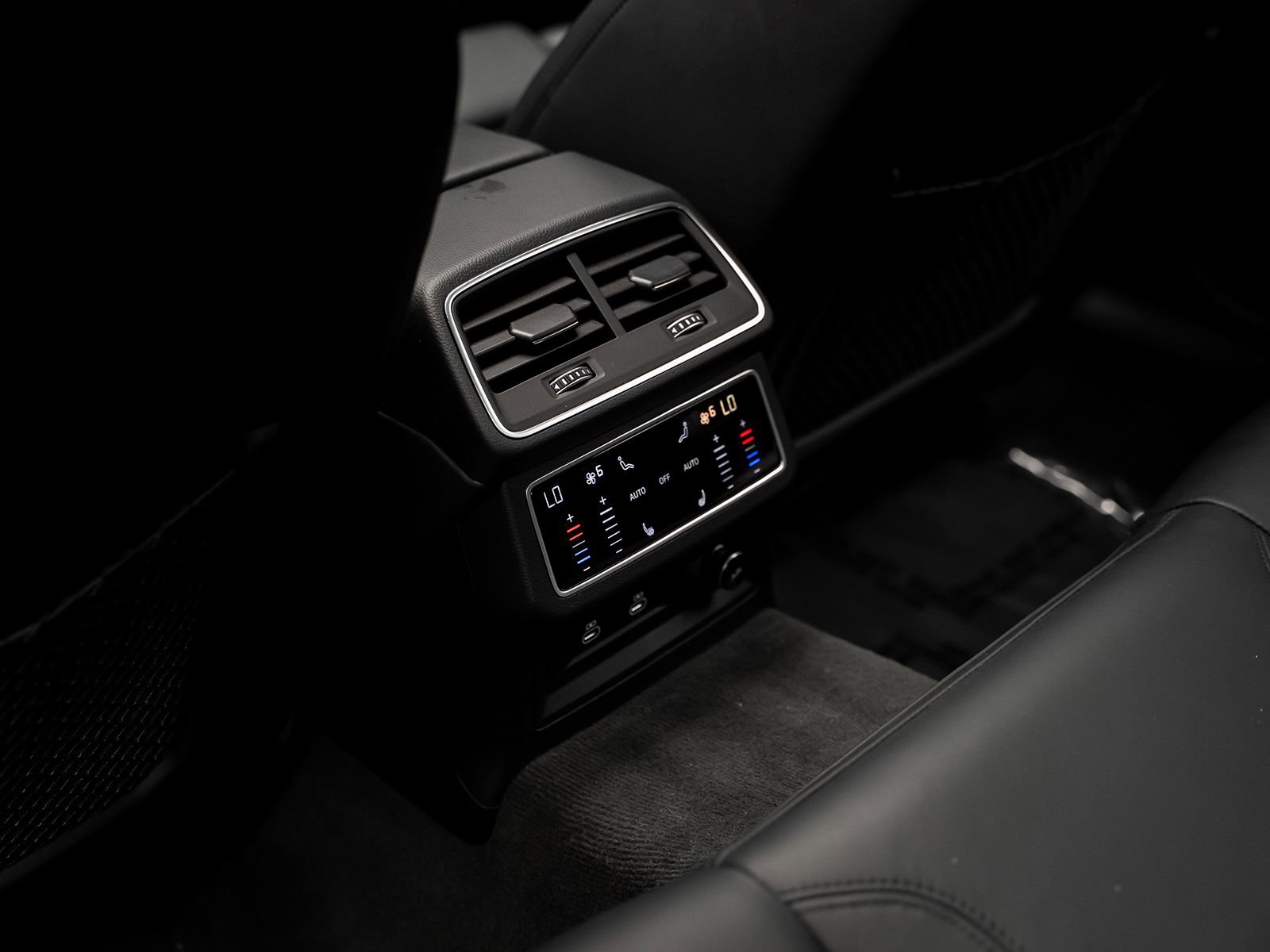 Used 2023 Audi RS 6 w/ Executive Package AWD/4WD image 41