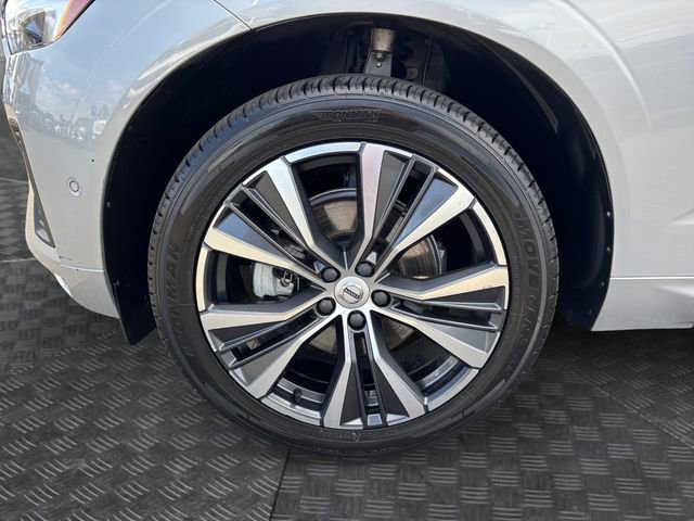Used 2022 Volvo XC60 B5 Momentum w/ Advanced Package image 14