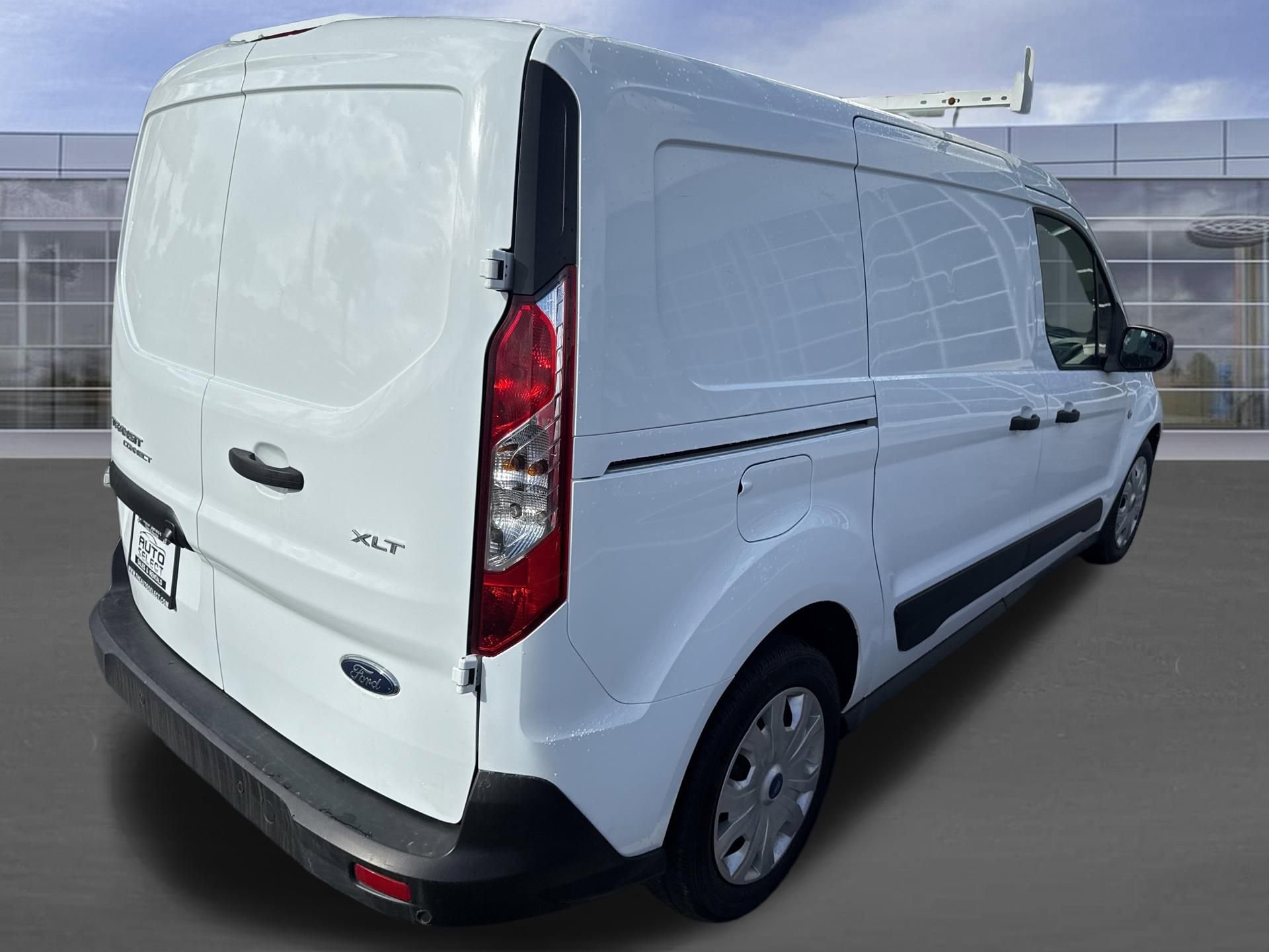 Used 2022 Ford Transit Connect XLT FWD image 4