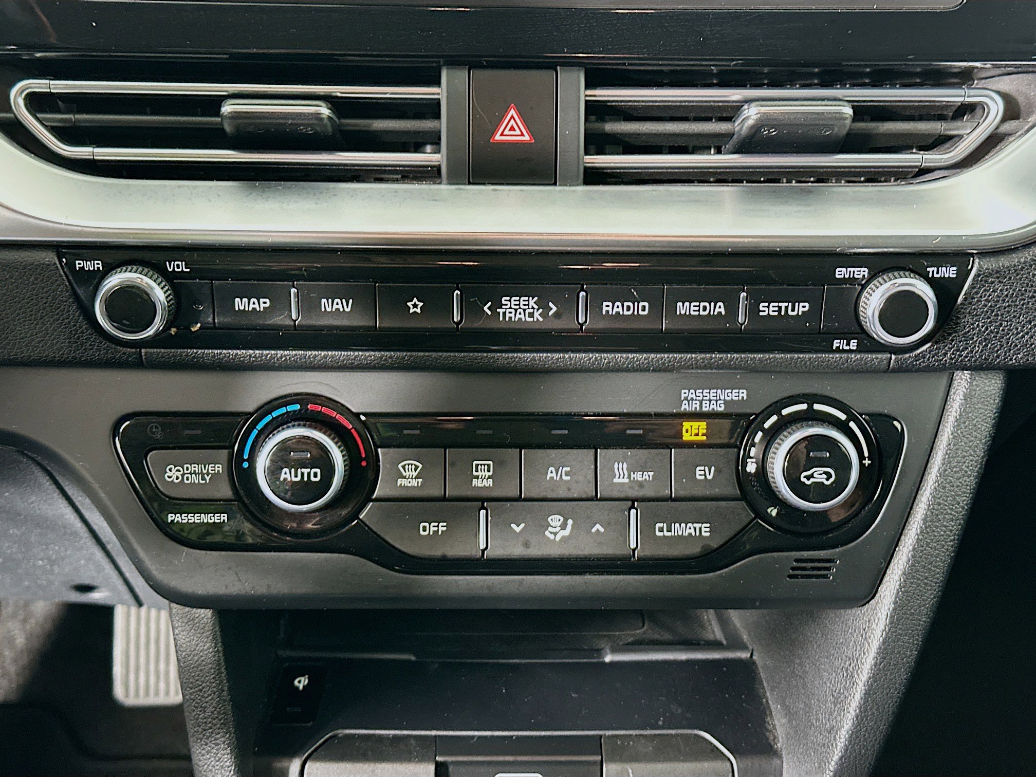 Used 2022 Kia Niro EX image 24