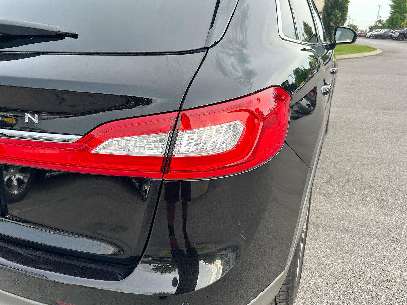 Used 2017 Lincoln MKX Reserve w/ Lincoln MKX Climate Package FWD image 11