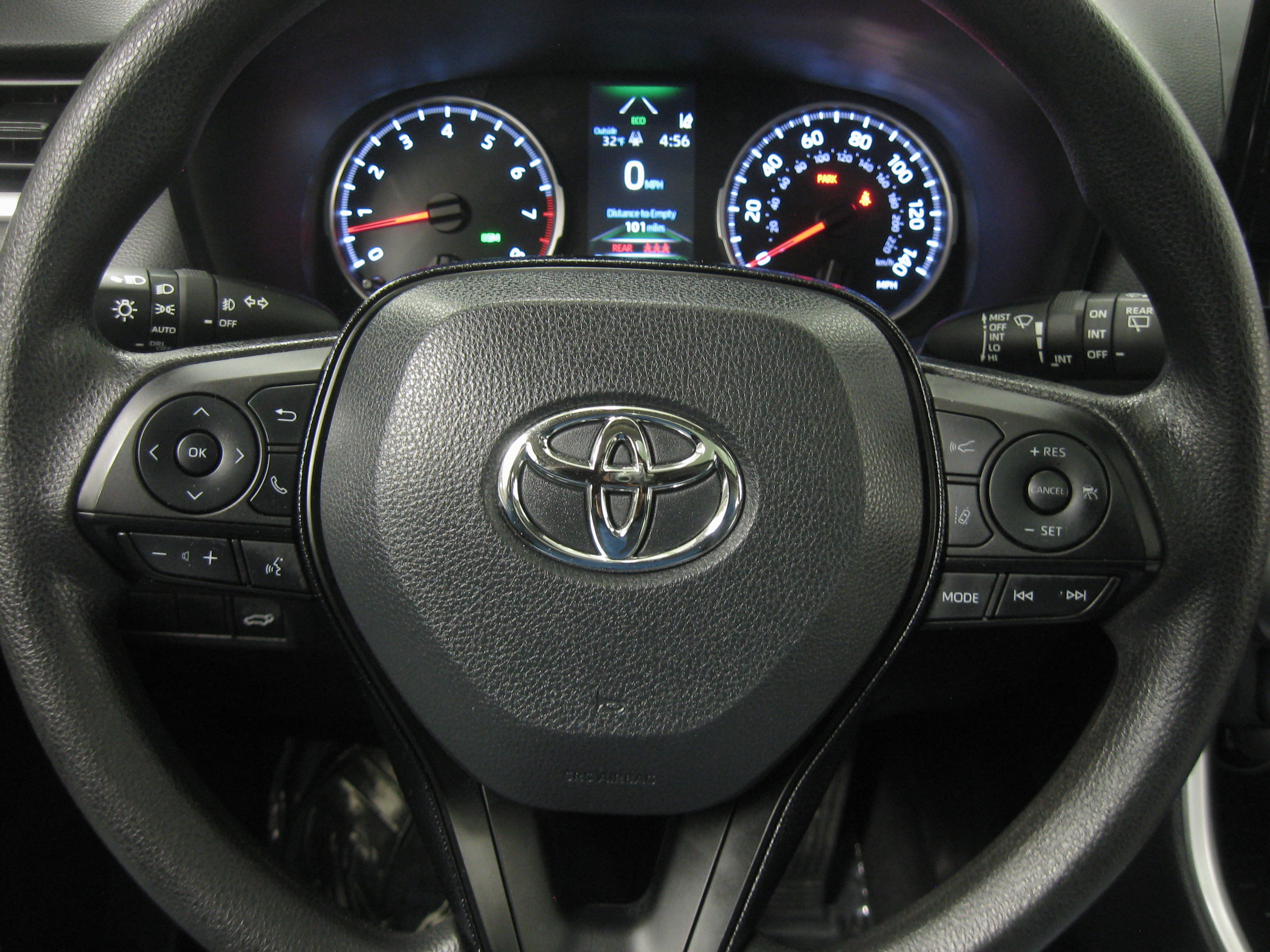 Used 2021 Toyota RAV4 XLE w/ Convenience Package image 14