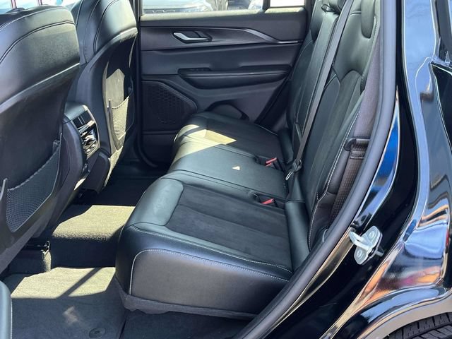 Used 2024 Jeep Grand Cherokee Altitude AWD/4WD image 16