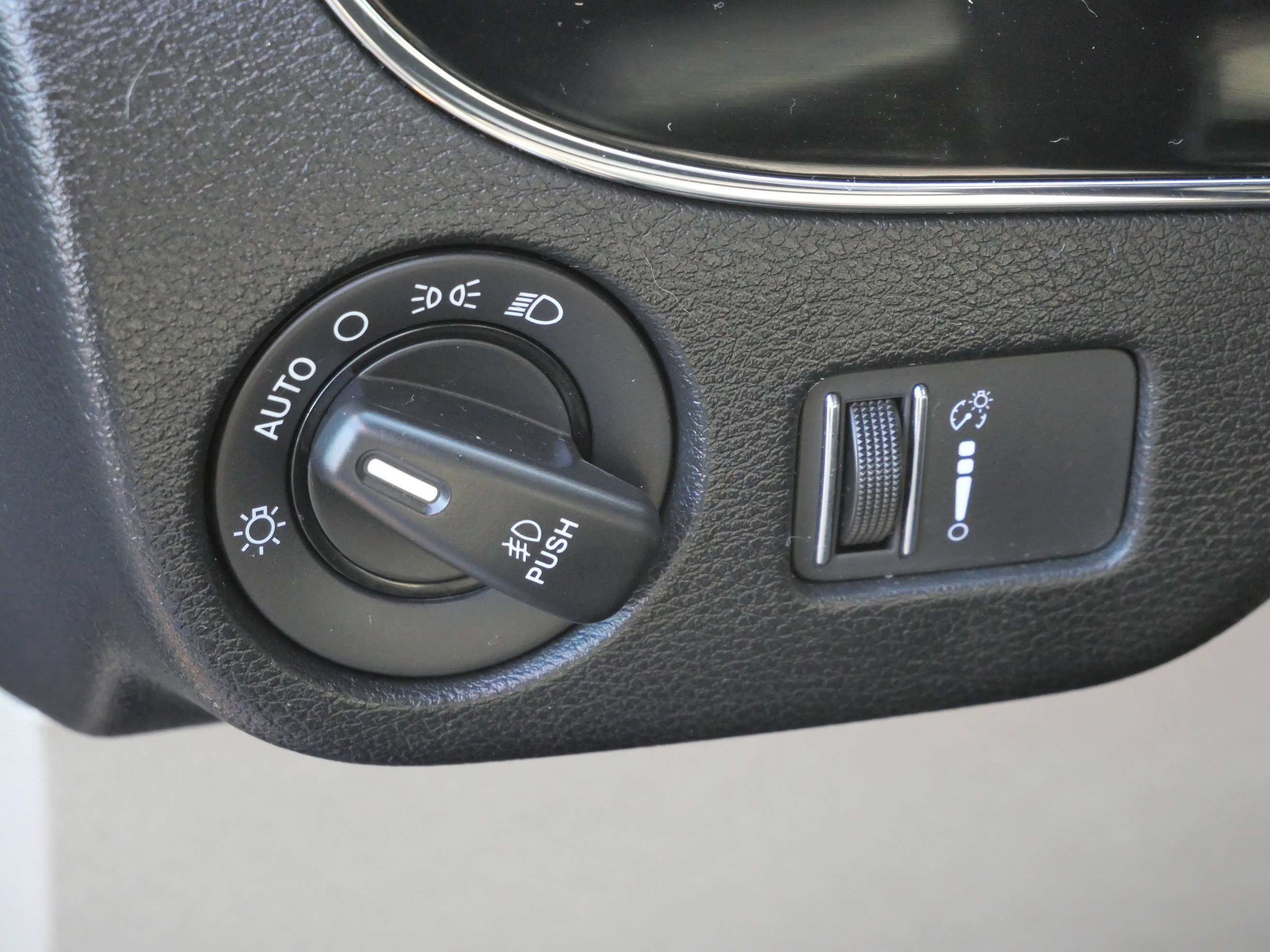 Used 2017 Dodge Grand Caravan SXT image 21