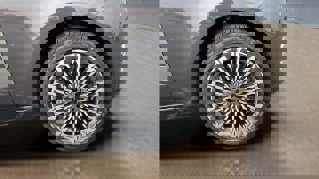 New 2026 Land Rover Range Rover Long Wheelbase SE image 18