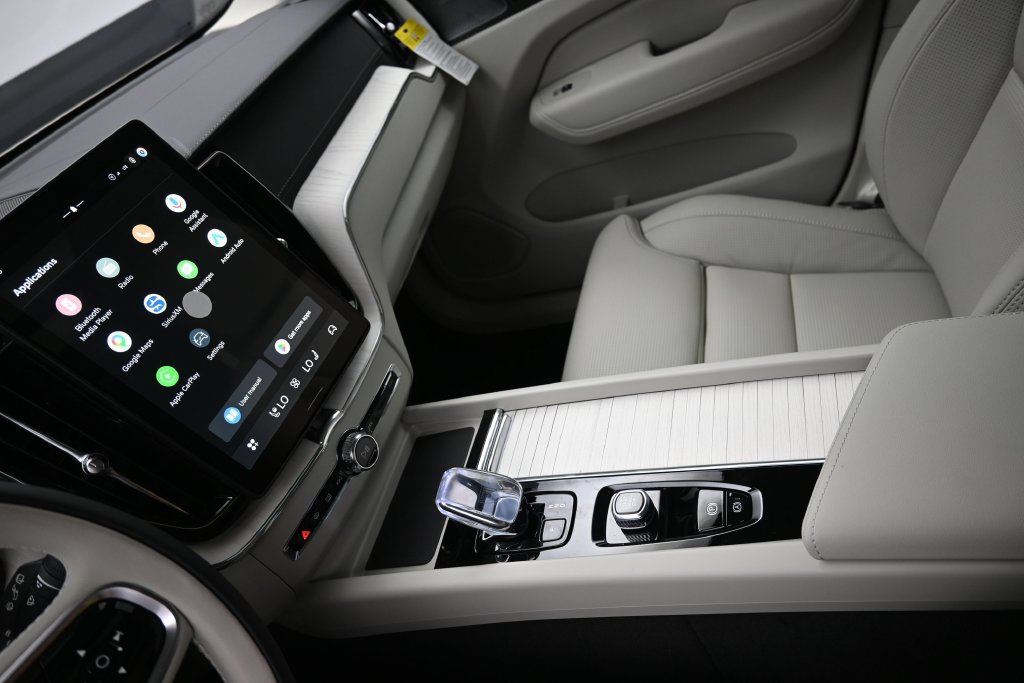 New 2027 Volvo XC60 B5 Ultra AWD/4WD image 16