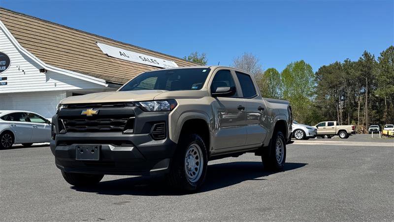 Used 2024 Chevrolet Colorado W/T image 2