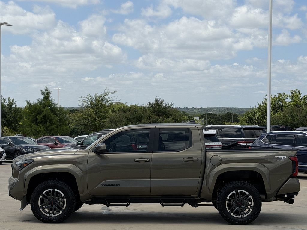 Used 2025 Toyota Tacoma TRD Sport AWD/4WD image 3