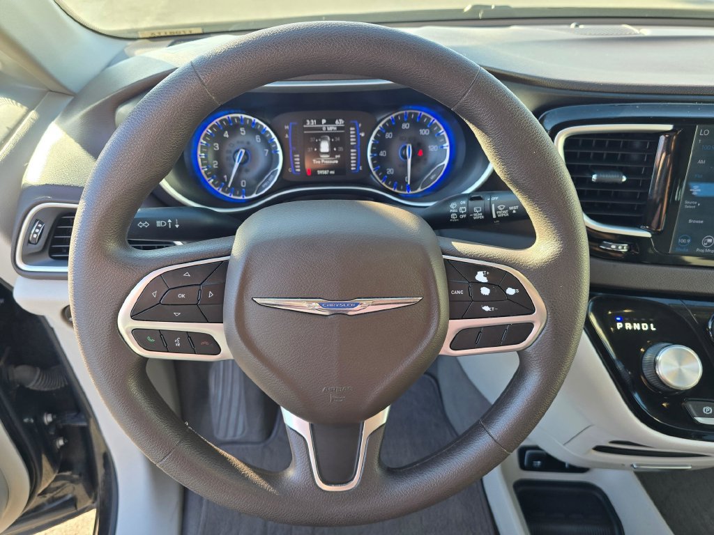 Used 2020 Chrysler Pacifica Touring w/ Tire & Wheel Group FWD image 18
