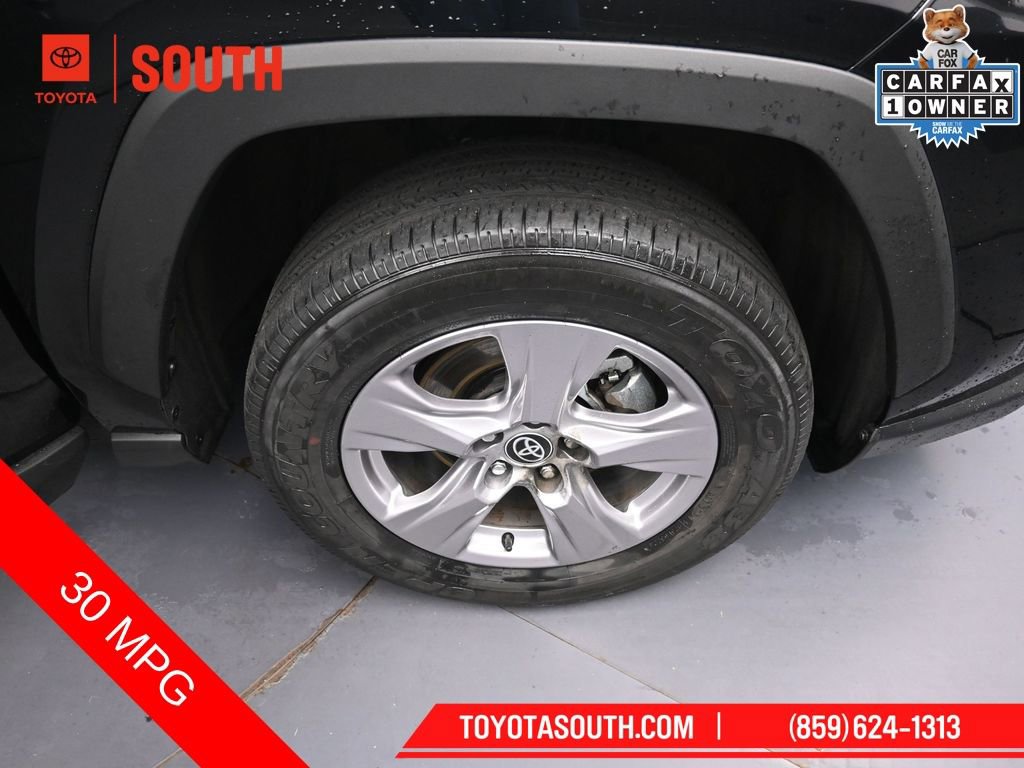 Used 2025 Toyota RAV4 XLE FWD image 32