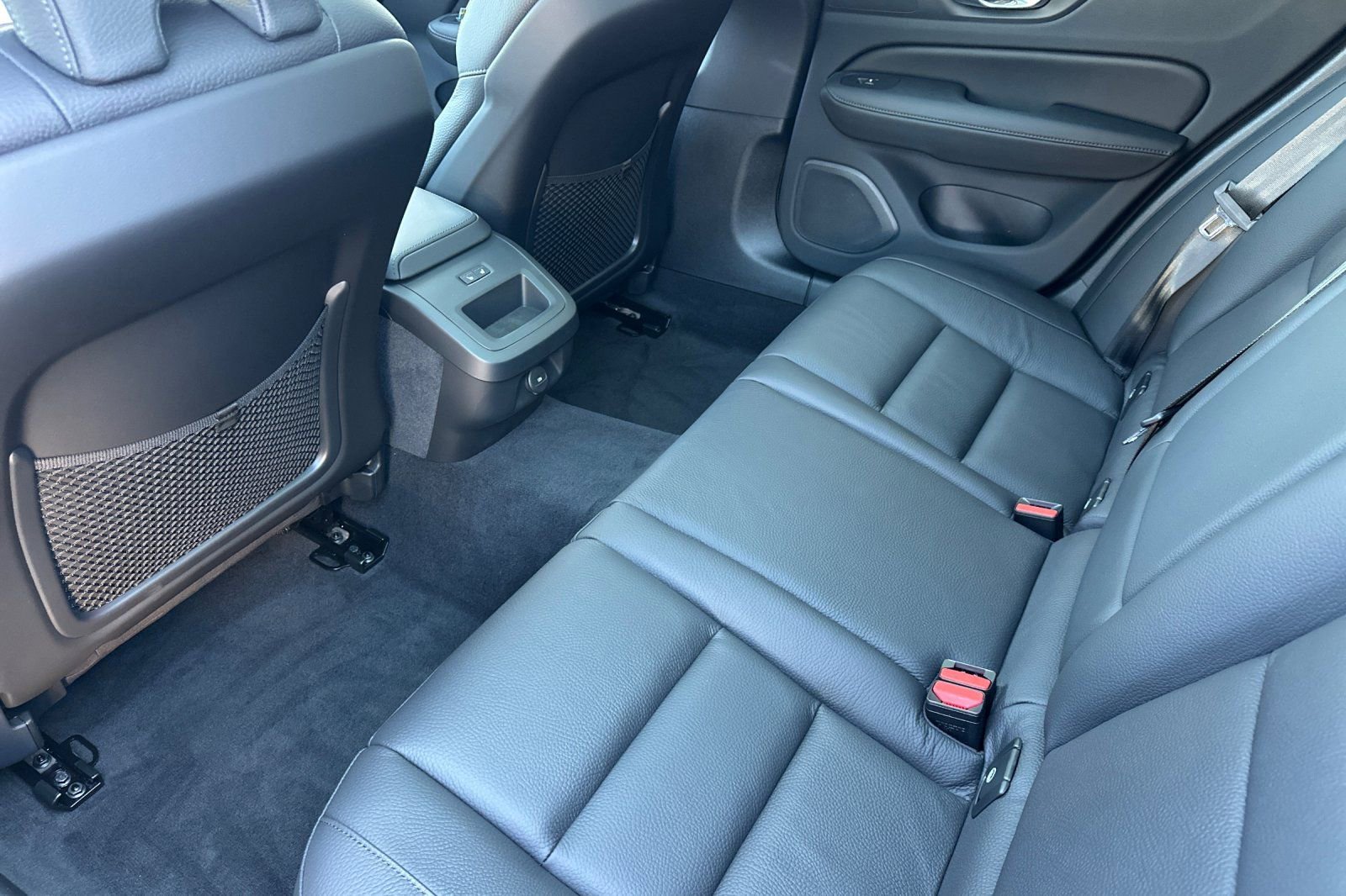 New 2026 Volvo V60 B5 Cross Country Plus w/ Climate Package image 4