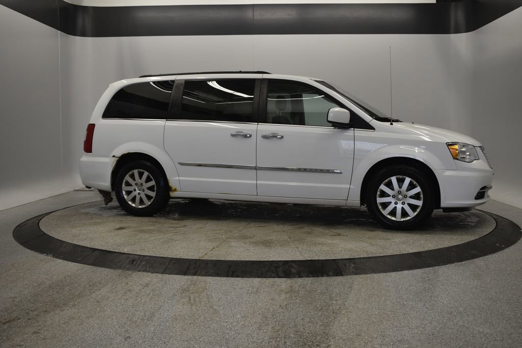 Used 2015 Chrysler Town & Country Touring w/ Driver Convenience Group image 12
