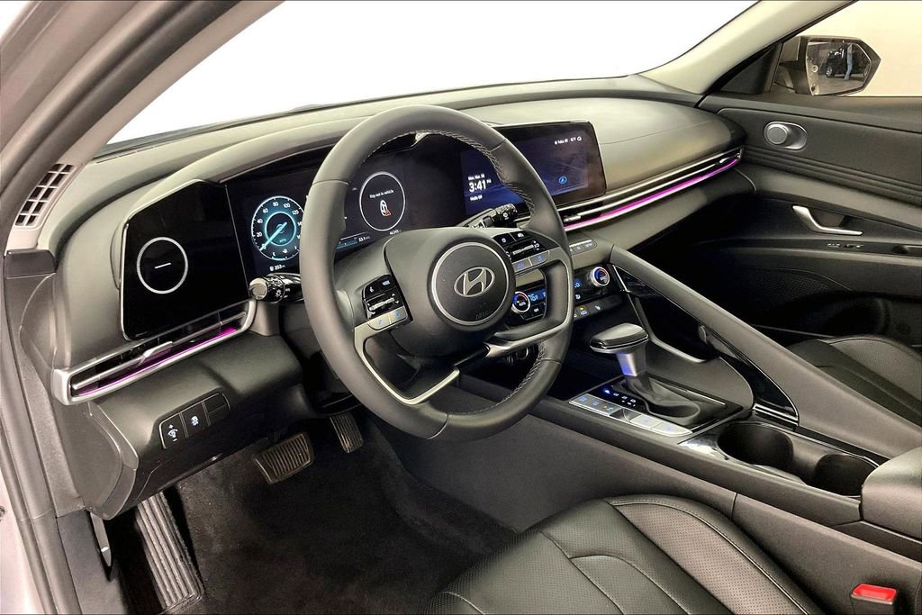 Used 2024 Hyundai Elantra Limited image 18